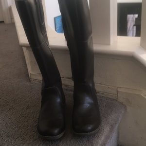A beautiful size 6m Clark long boot for girls